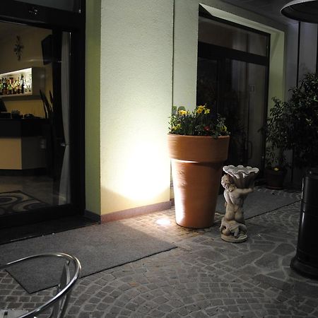 Apollo 17 Hotel Corridonia Exterior photo